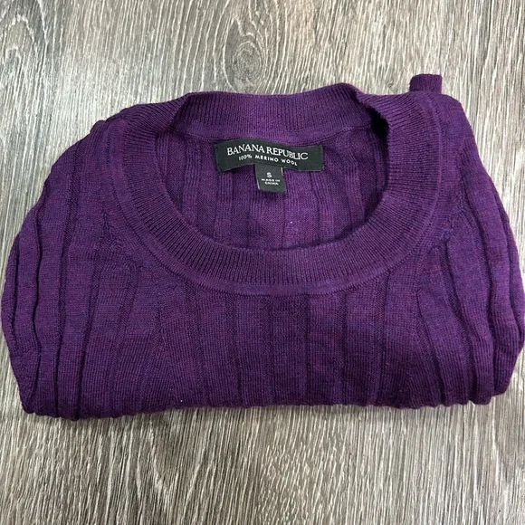 Banana Republic 100% Merino wool purple sweater - Picture 3 of 4
